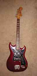 Hagstrom III Red 1966.jpg